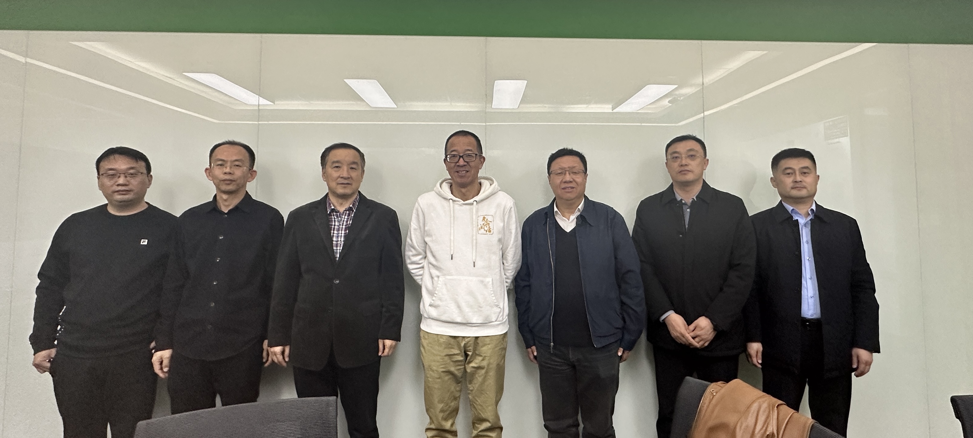 内蒙古自治区商务厅、锡林郭勒盟与东方甄选座谈交流
